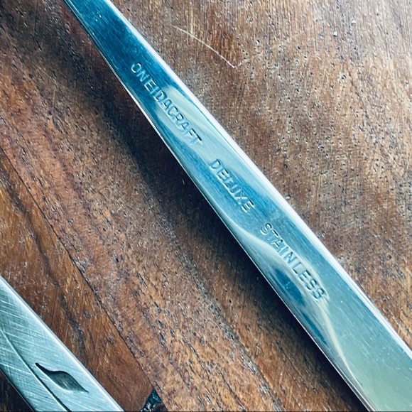 Oneida CAPISTRANO Deluxe Stainless flatware 2 large spoons - Picture 4 of 5